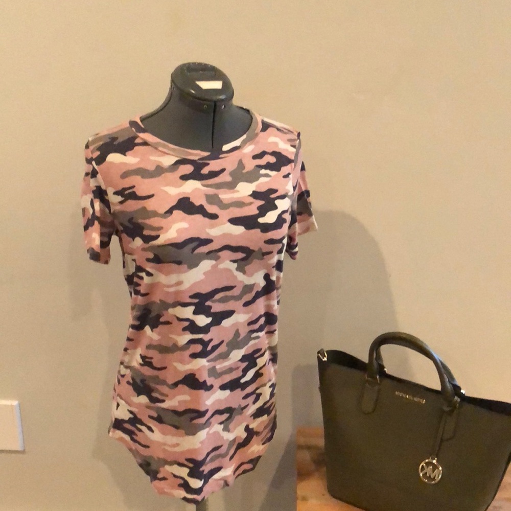 Victoria’s Secret pink camo xs t-shirt😉